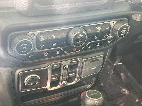 Used 2023 Jeep Gladiator Sport AWD/4WD image 15