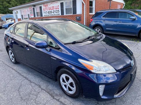 Used 2013 Toyota Prius Two FWD image 3
