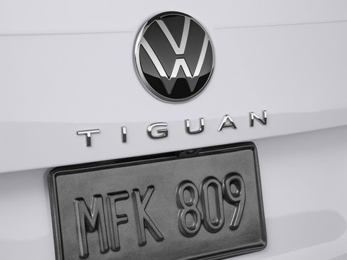 Certified 2024 Volkswagen Tiguan SE w/ Panoramic Sunroof Package FWD image 59