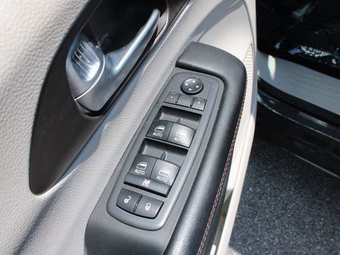 Used 2018 Chrysler Pacifica Touring-L Plus w/ Tire & Wheel Group FWD image 11