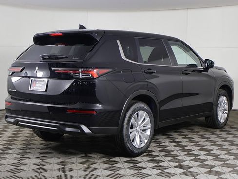 New 2026 Mitsubishi Outlander ES image 11