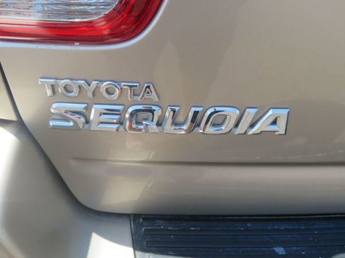 Used 2005 Toyota Sequoia SR5 AWD/4WD image 14