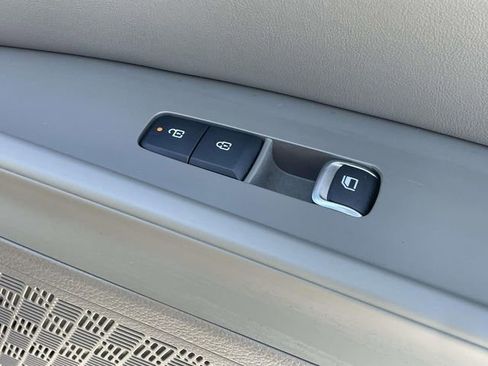 New 2026 Kia Carnival LXS image 18