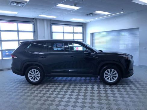Used 2025 Toyota Grand Highlander AWD image 27