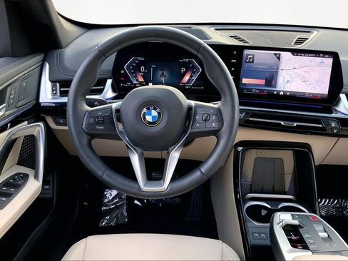Used 2025 BMW X1 xDrive28i w/ Technology Package image 8