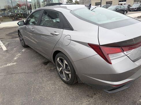 Used 2023 Hyundai Elantra SEL w/ Convenience Package image 4