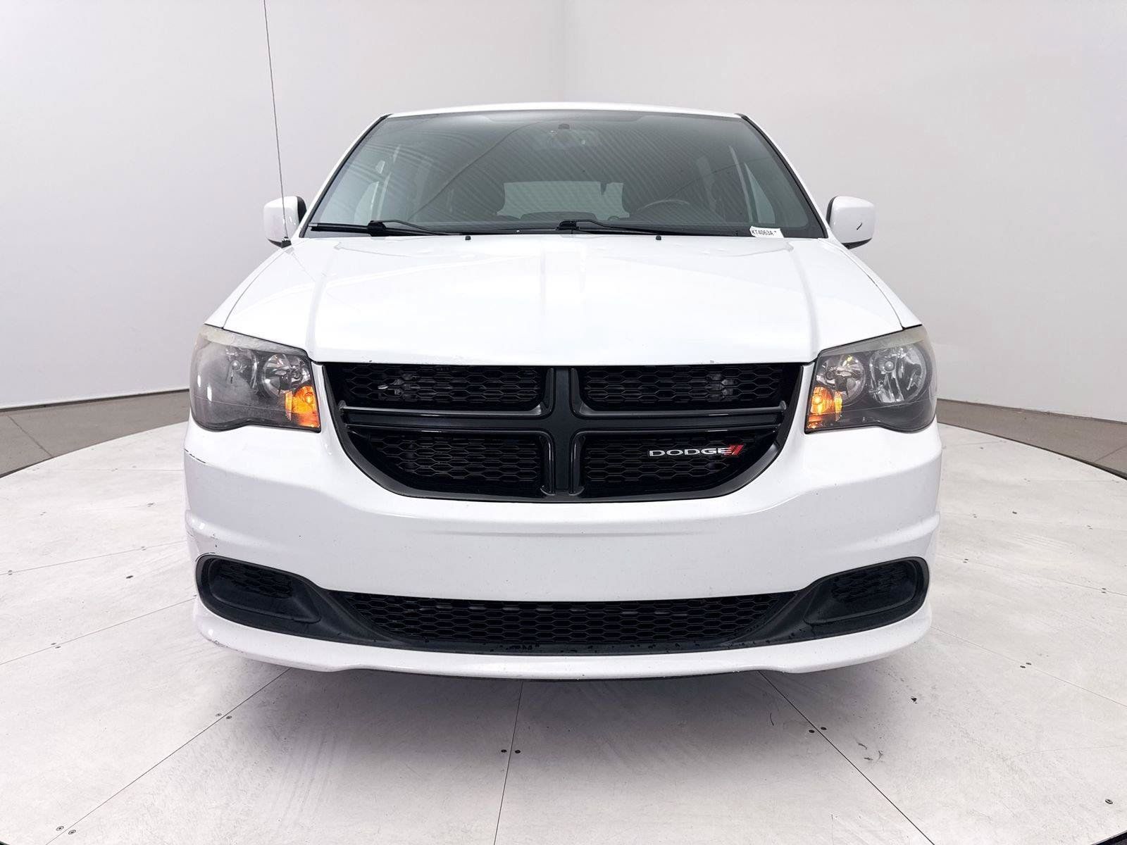 Used 2017 Dodge Grand Caravan SE FWD image 2