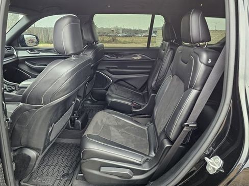 Used 2022 Jeep Grand Cherokee L Laredo image 17