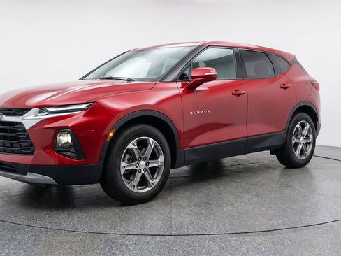 Used 2025 Chevrolet Blazer LT FWD image 3
