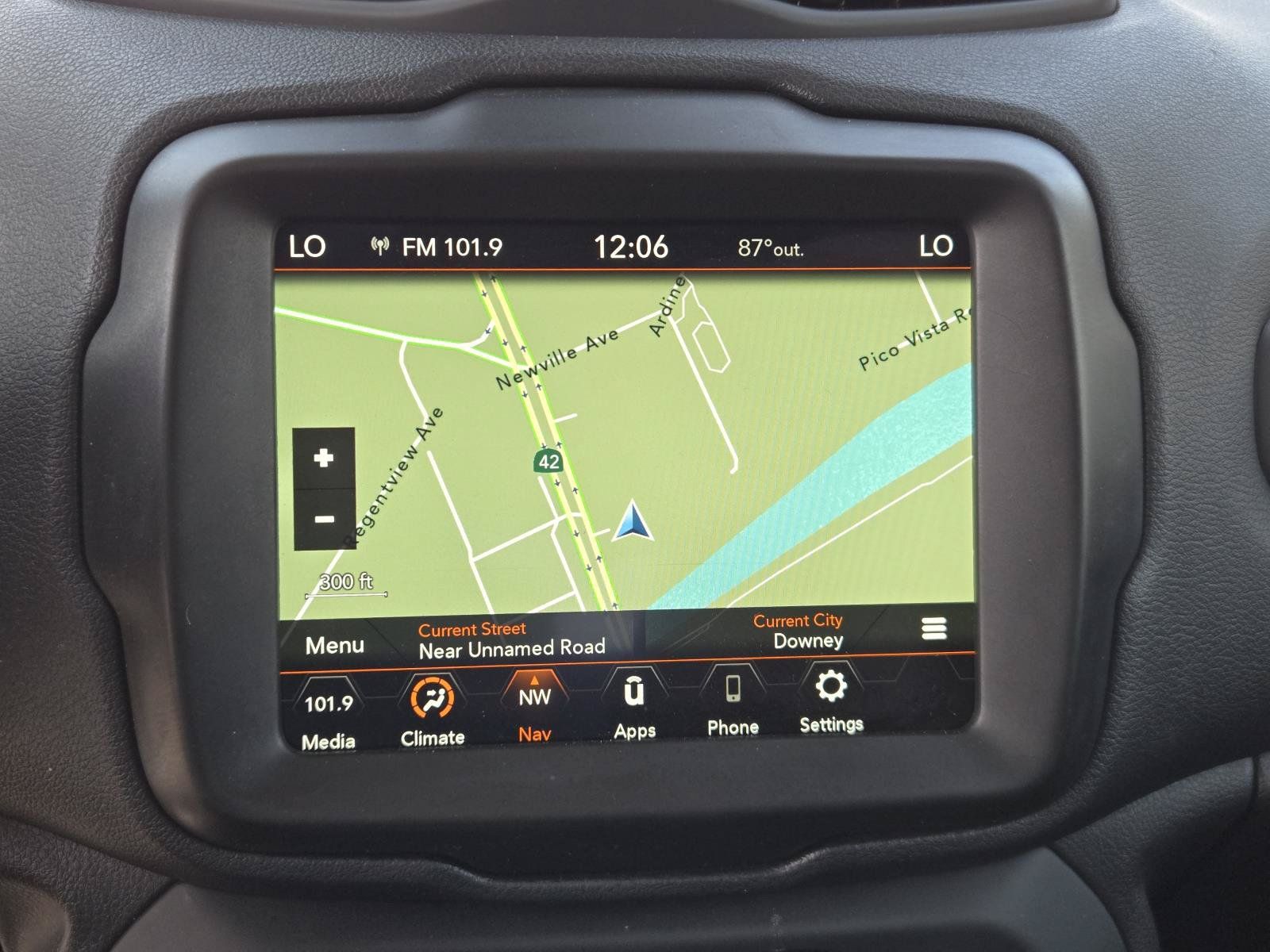 Used 2022 Jeep Renegade Latitude AWD/4WD image 7