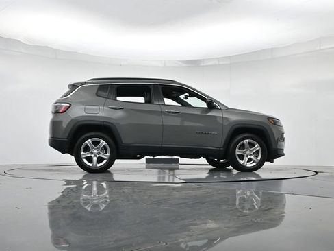 Used 2024 Jeep Compass Latitude AWD/4WD image 33
