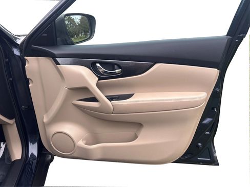 Used 2016 Nissan Rogue SL w/ SL Premium Package image 29