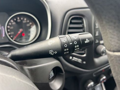 Used 2018 Jeep Compass Sport image 17