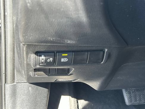 Used 2025 Toyota Corolla Cross LE FWD image 21