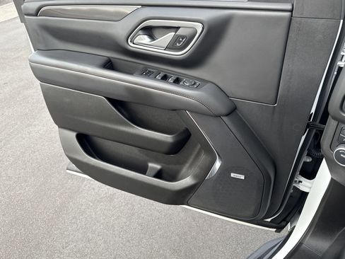 Used 2022 Chevrolet Suburban RST w/ Luxury Package image 16