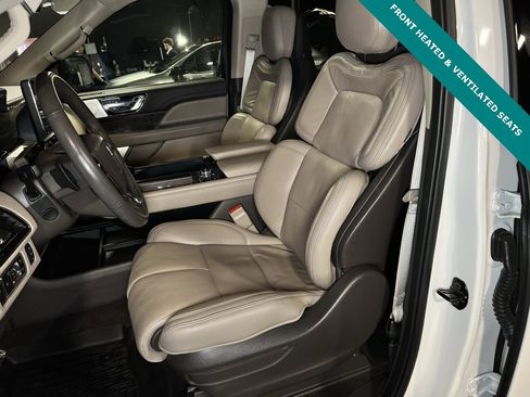 Used 2024 Lincoln Navigator Reserve image 3