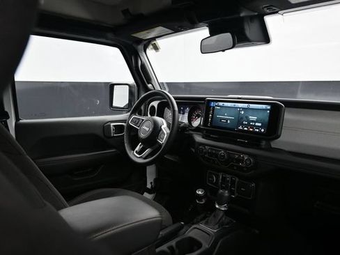 Used 2025 Jeep Wrangler Unlimited Sahara AWD/4WD image 42
