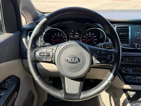 Used 2016 Kia Sedona EX FWD image 11