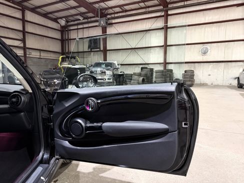 Used 2019 MINI Cooper 2-Door Hardtop w/ Signature Upholstery Package image 15