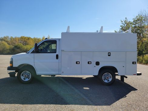 New 2025 GMC Savana 3500 w/ Power Convenience Package image 2
