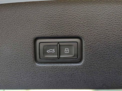 Used 2021 Audi Q8 Premium w/ Black Optic Package image 27