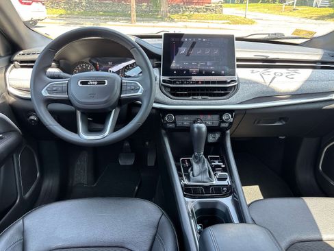 Certified 2024 Jeep Compass Latitude AWD/4WD image 7
