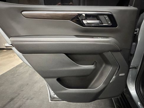 Used 2025 Chevrolet Tahoe Premier AWD/4WD image 39
