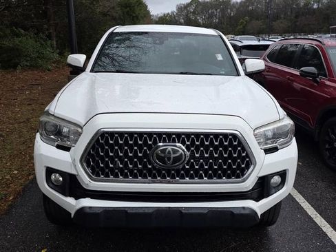 Used 2019 Toyota Tacoma TRD Off-Road image 2