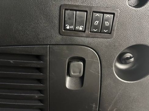 Used 2019 GMC Yukon XL SLT w/ Graphite Performance Edition RWD image 41
