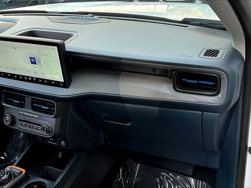 Used 2025 Ford Maverick Lobo image 17