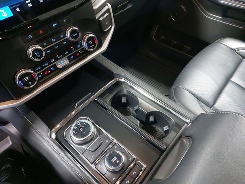 Used 2024 Ford Expedition XLT AWD/4WD image 27