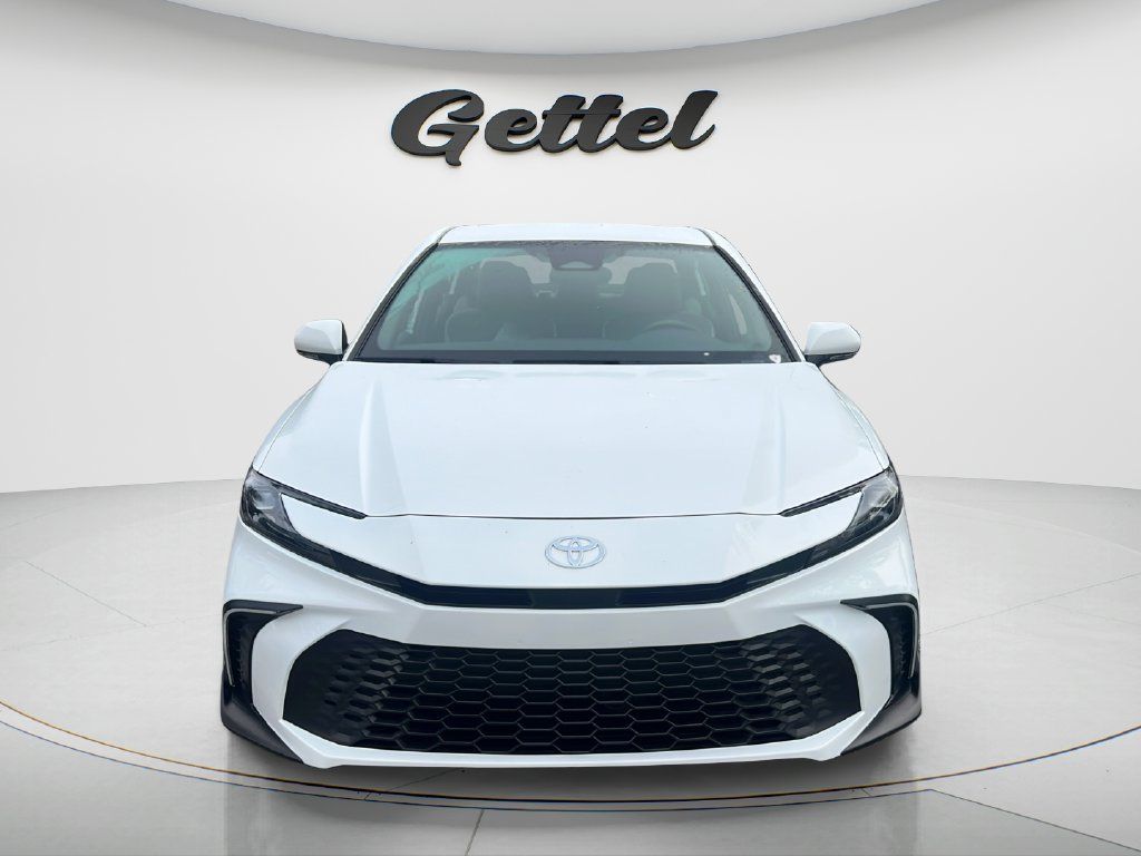 Used 2026 Toyota Camry SE FWD image 2