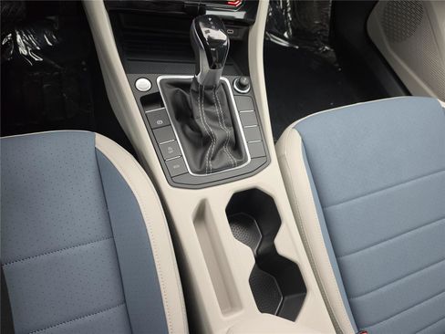 New 2026 Volkswagen Jetta SE FWD image 19