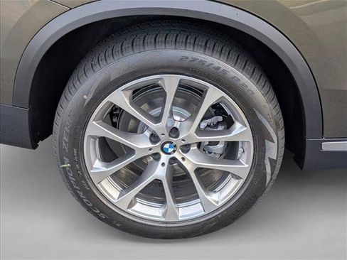 New 2026 BMW X5 xDrive40i w/ Premium Package image 10