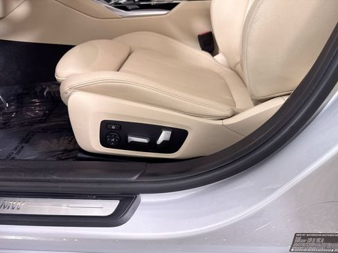 Used 2019 BMW 330i Sedan w/ Premium Package RWD image 12