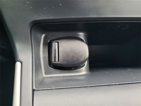 Used 2018 Nissan Sentra S image 25