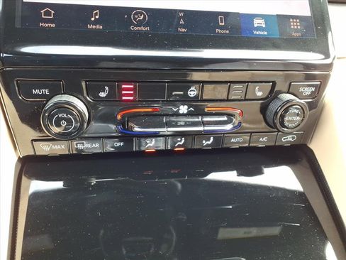 Certified 2024 Jeep Grand Cherokee Limited image 17