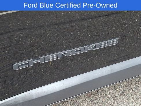 Used 2020 Jeep Cherokee Latitude Plus AWD/4WD image 31