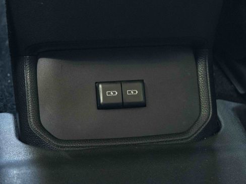 Used 2024 Toyota Highlander XLE FWD image 44