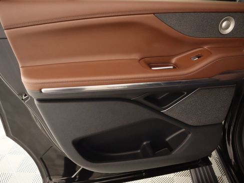 Used 2025 Lincoln Navigator L Reserve image 19