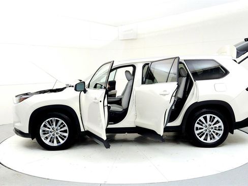 Used 2024 Toyota Grand Highlander Platinum AWD/4WD image 10