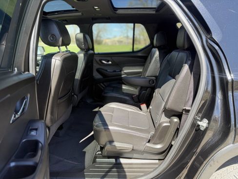 Used 2022 Chevrolet Traverse RS AWD/4WD image 9
