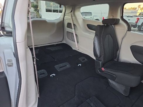 Used 2023 Chrysler Voyager LX image 17