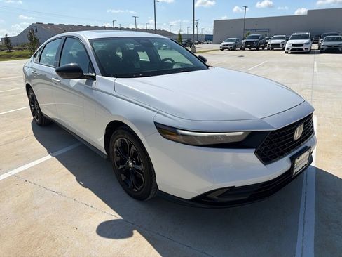 Certified 2025 Honda Accord SE image 3