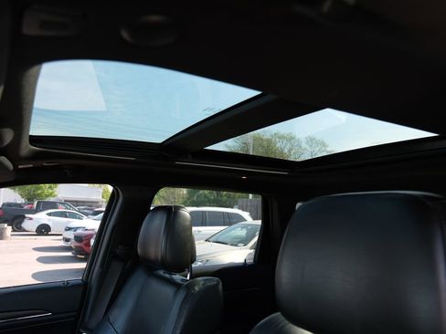 Used 2021 Jeep Grand Cherokee Limited w/ Luxury Group II image 9