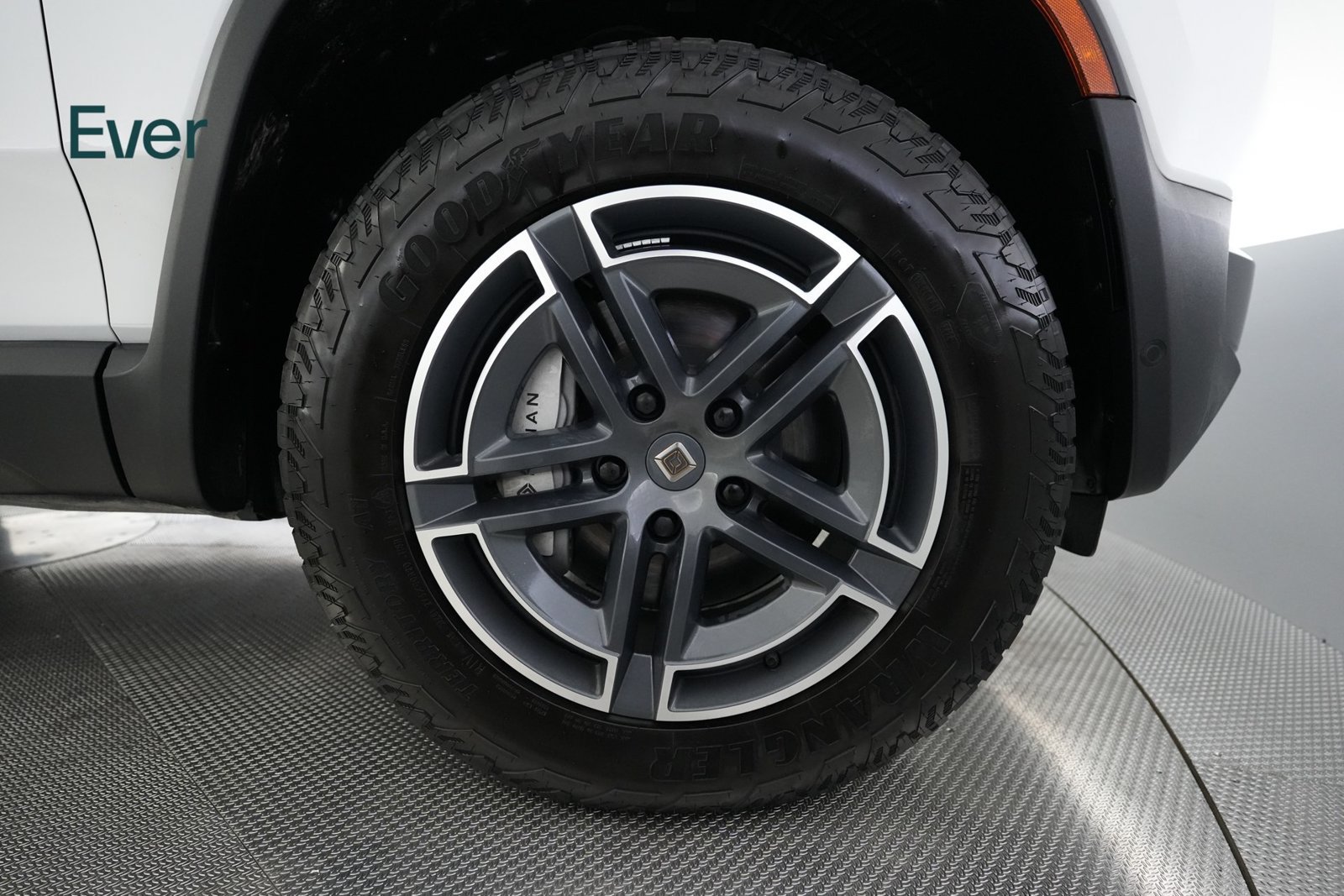 Used 2025 Rivian R1S Adventure Dual AWD/4WD image 20