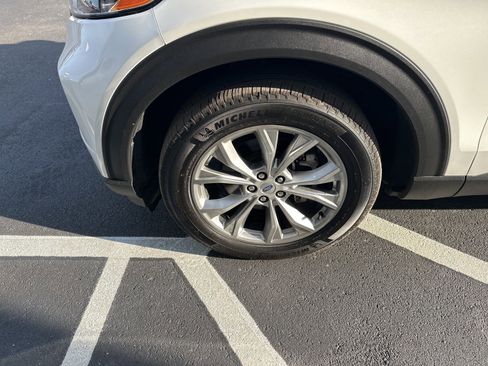 Used 2023 Ford Explorer XLT w/ Equipment Group 202A image 9