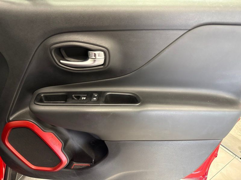 Used 2020 Jeep Renegade Trailhawk w/ Premium Leather Group AWD/4WD image 14