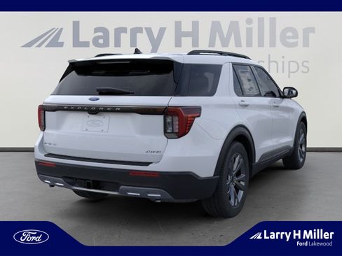 New 2026 Ford Explorer Active AWD/4WD image 8