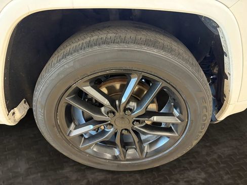 Used 2014 Jeep Grand Cherokee Overland w/ Advanced Technology Group AWD/4WD image 41